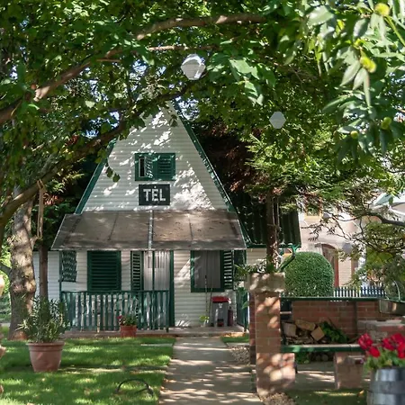 Tiszavirag Panzio Es Ueduelokoezpont