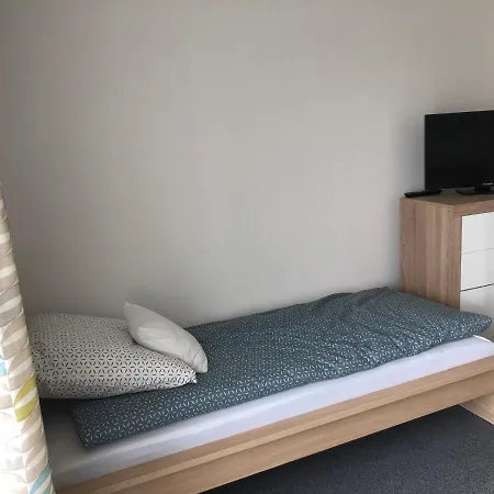 Tiszavirag Panzio Es Ueduelokoezpont Bed and Breakfast *