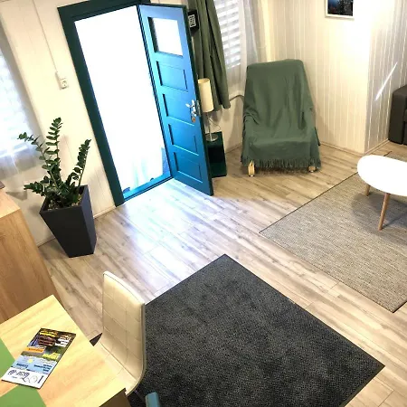 Bed and Breakfast Tiszavirag Panzio Es Ueduelokoezpont Tiszafüred