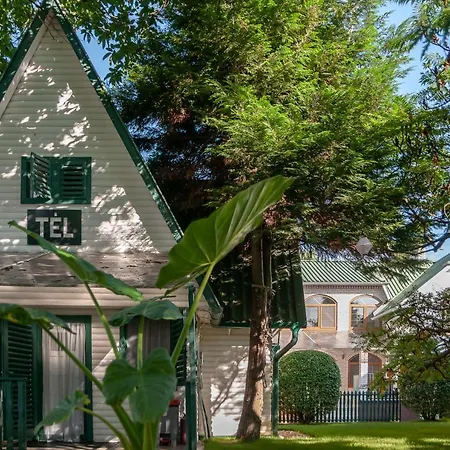 Tiszavirag Panzio Es Ueduelokoezpont Bed and Breakfast *