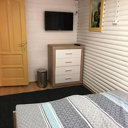 Tiszavirag Panzio Es Ueduelokoezpont B&B Tiszafüred
