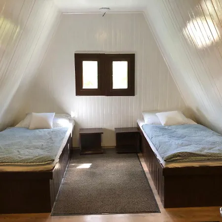 Bed and Breakfast Tiszavirag Panzio Es Ueduelokoezpont Tiszafüred