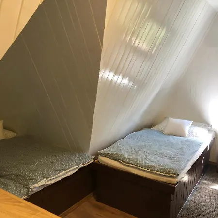 Tiszavirag Panzio Es Ueduelokoezpont Oda ve Kahvaltı Tiszafüred