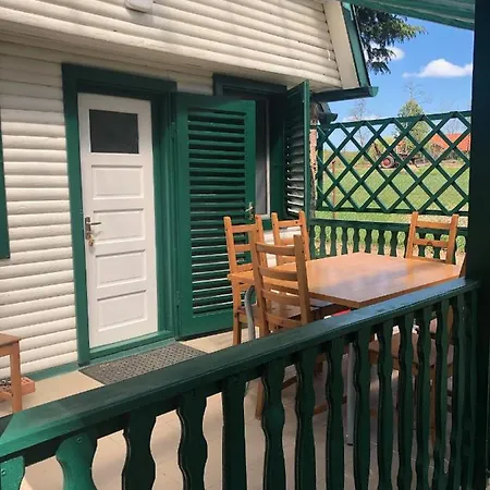 Tiszavirag Panzio Es Ueduelokoezpont B&B 3*