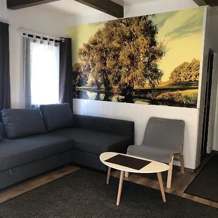 Oda ve Kahvaltı Tiszavirag Panzio Es Ueduelokoezpont Tiszafüred