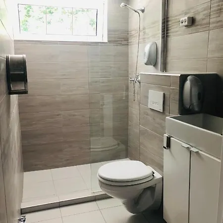 Oda ve Kahvaltı Tiszavirag Panzio Es Ueduelokoezpont Tiszafüred