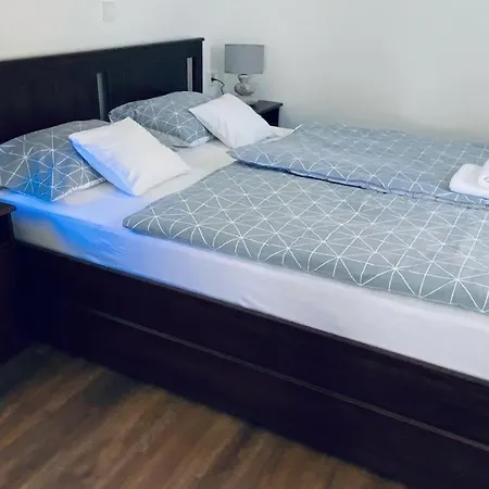 Tiszavirag Panzio Es Ueduelokoezpont Tiszafüred