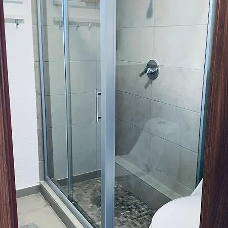 Tiszavirag Panzio Es Ueduelokoezpont Oda ve Kahvaltı Tiszafüred