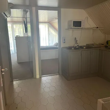 Tiszavirag Panzio Es Ueduelokoezpont Bed & Breakfast